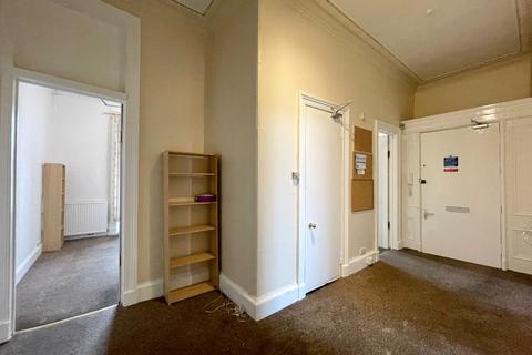 4 bedroom flat to rent, Byres Road, Glasgow, G12