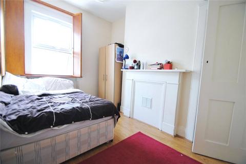 3 bedroom apartment to rent, Brecknock Road, London, N7