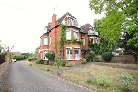 Flat 4, 17 The Avenue, Datchet, Slough, SL3 9DQ