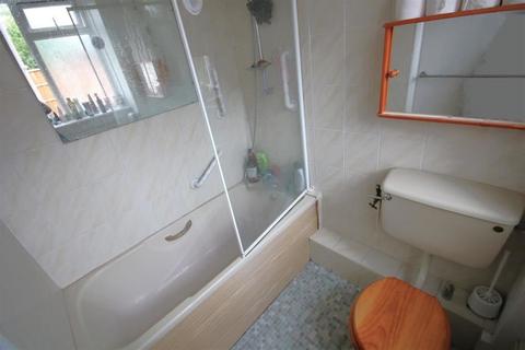 Flat 4, 17 The Avenue, Datchet, Slough, SL3 9DQ