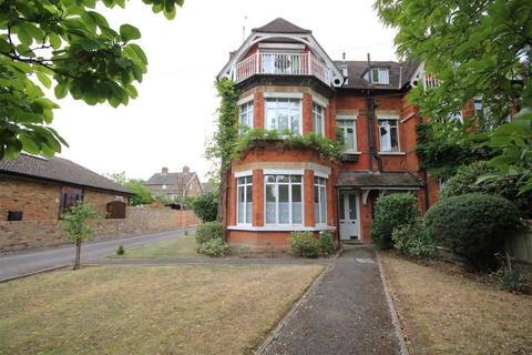 Flat 4, 17 The Avenue, Datchet, Slough, SL3 9DQ