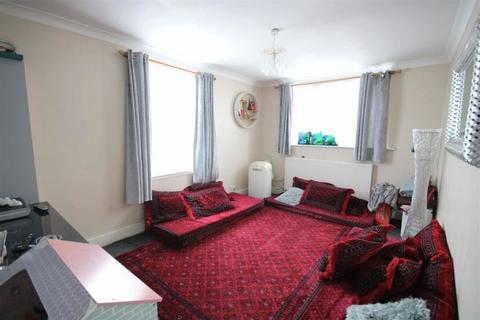 Flat 4, 17 The Avenue, Datchet, Slough, SL3 9DQ