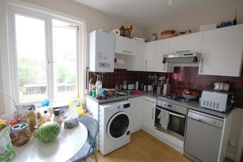 Flat 4, 17 The Avenue, Datchet, Slough, SL3 9DQ