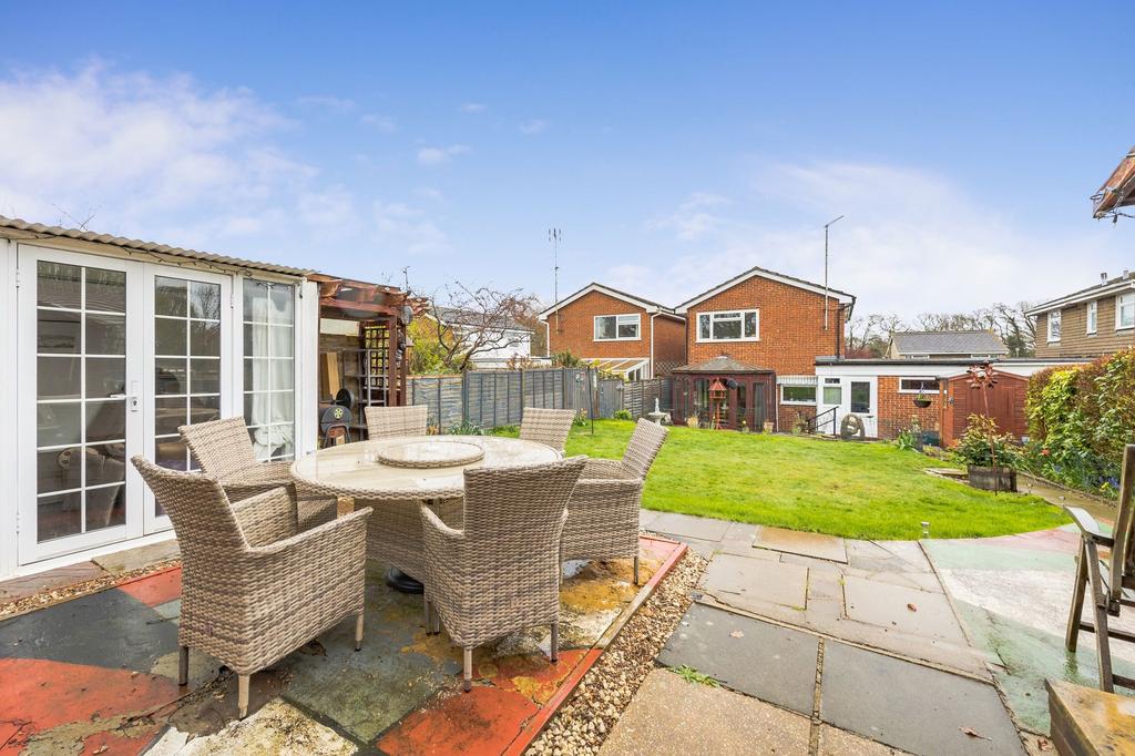 Maple Road, Billingshurst, RH14 3 bed link detached house for sale £