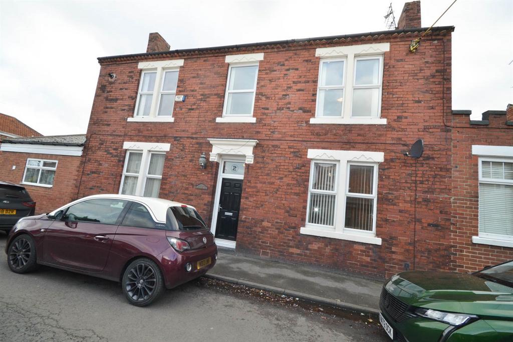 St. Johns Terrace, East Boldon 2 bed end of terrace house £800 pcm (£