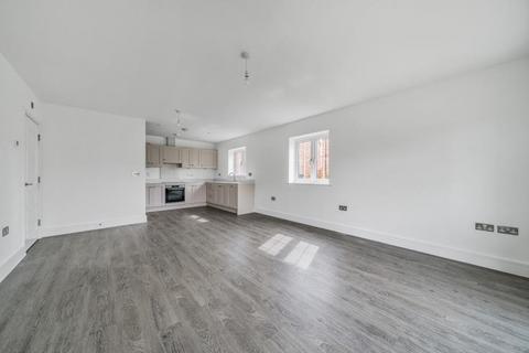 2 bedroom apartment to rent, Warfield
