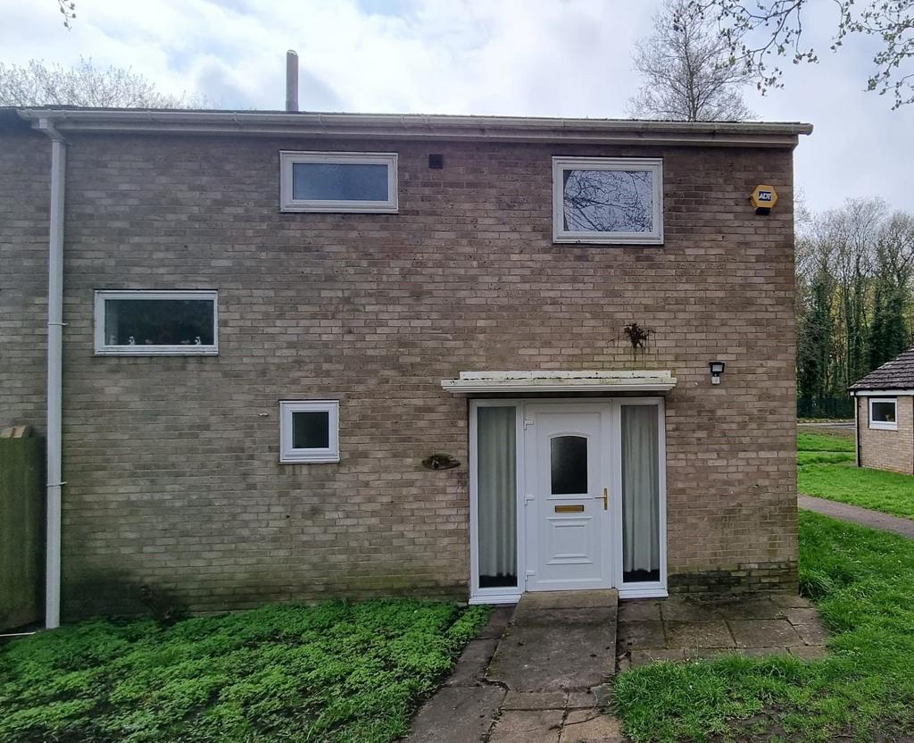 Crestline Court, Goldings, Northampton NN3 8XZ 3 bed end of terrace