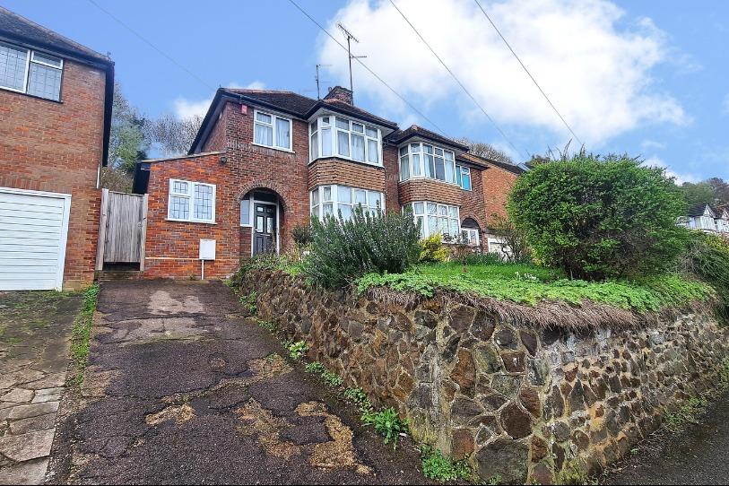 Wardown Crescent, Luton, Bedfordshire, LU2 7JT 3 bed semidetached