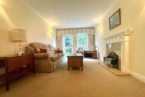 2 bedroom apartment for sale, Whitegates, Wilmslow Road, Cheadle