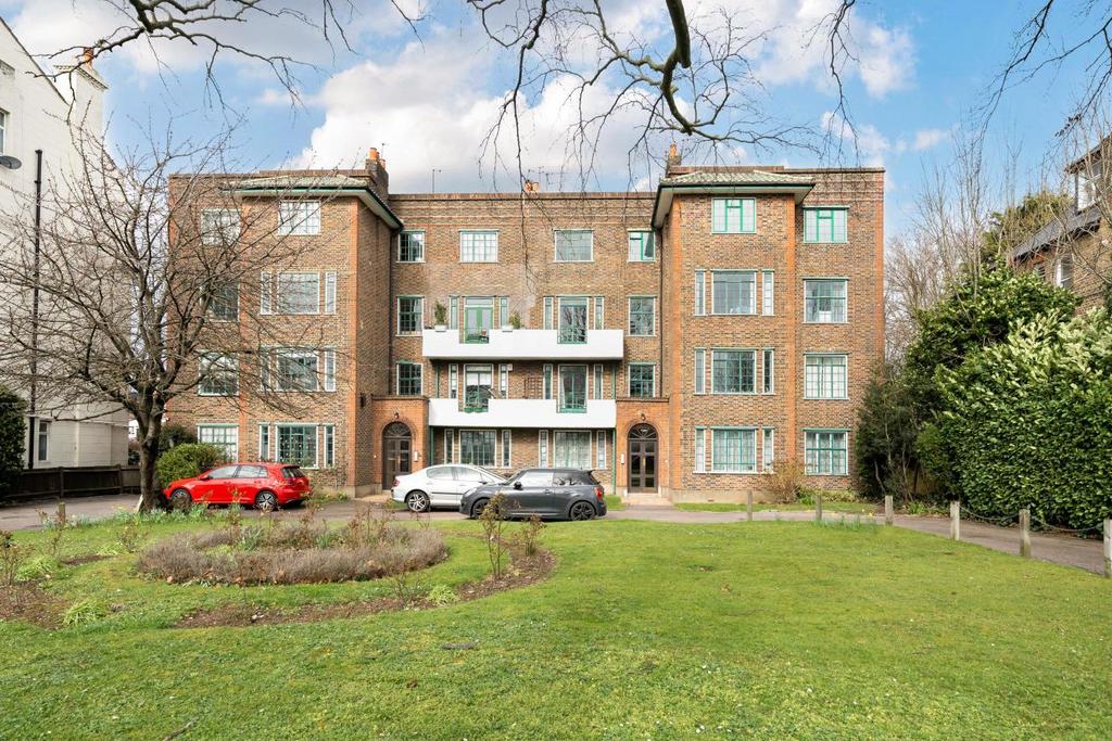 Streatham Common North, Streatham 3 bed flat for sale £325,000