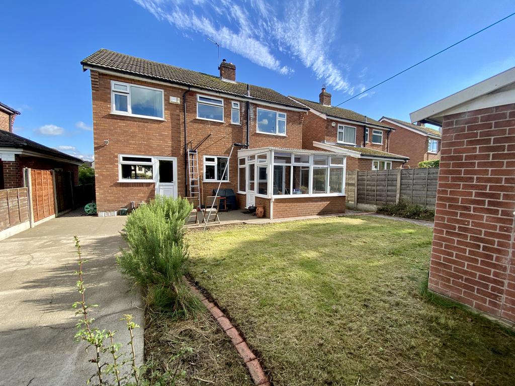 Glandon Drive, Cheadle Hulme 5 Bed Detached House - £500,000