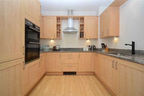 2 bedroom apartment for sale, Elizabeth Drive, Banstead, Surrey, SM7
