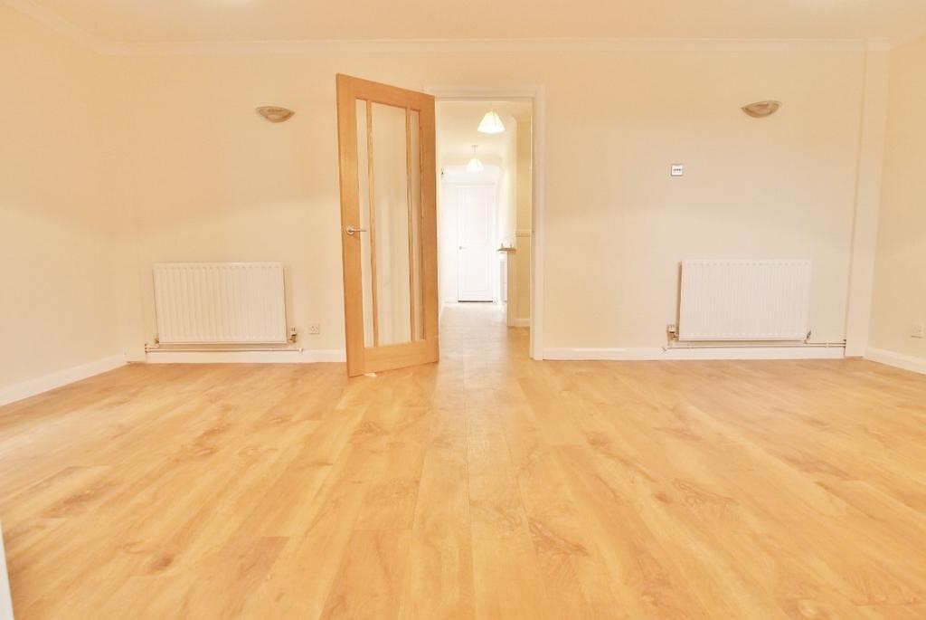 Lounge / Sitting Roo