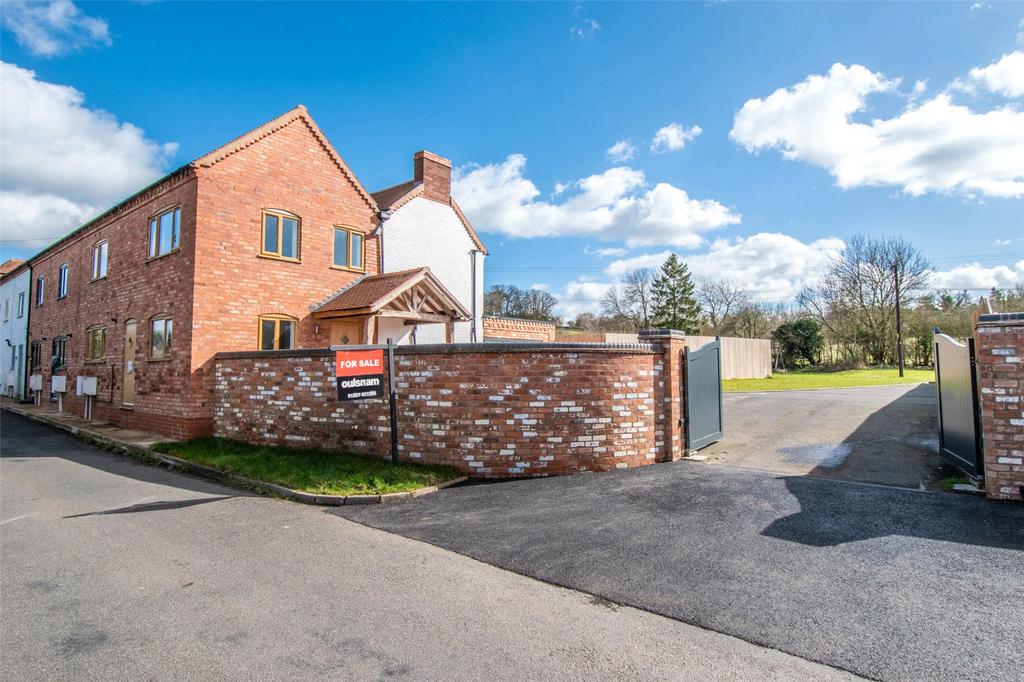 Sharpway Gate, Stoke Prior, Bromsgrove, Worcestershire, B60 4 Bed House ...