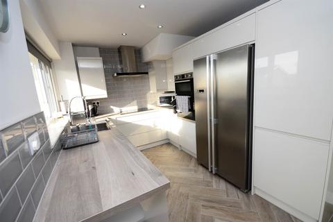7 Briarsyde Close, Whickham, Newcastle Upon Tyne, NE16 5UG