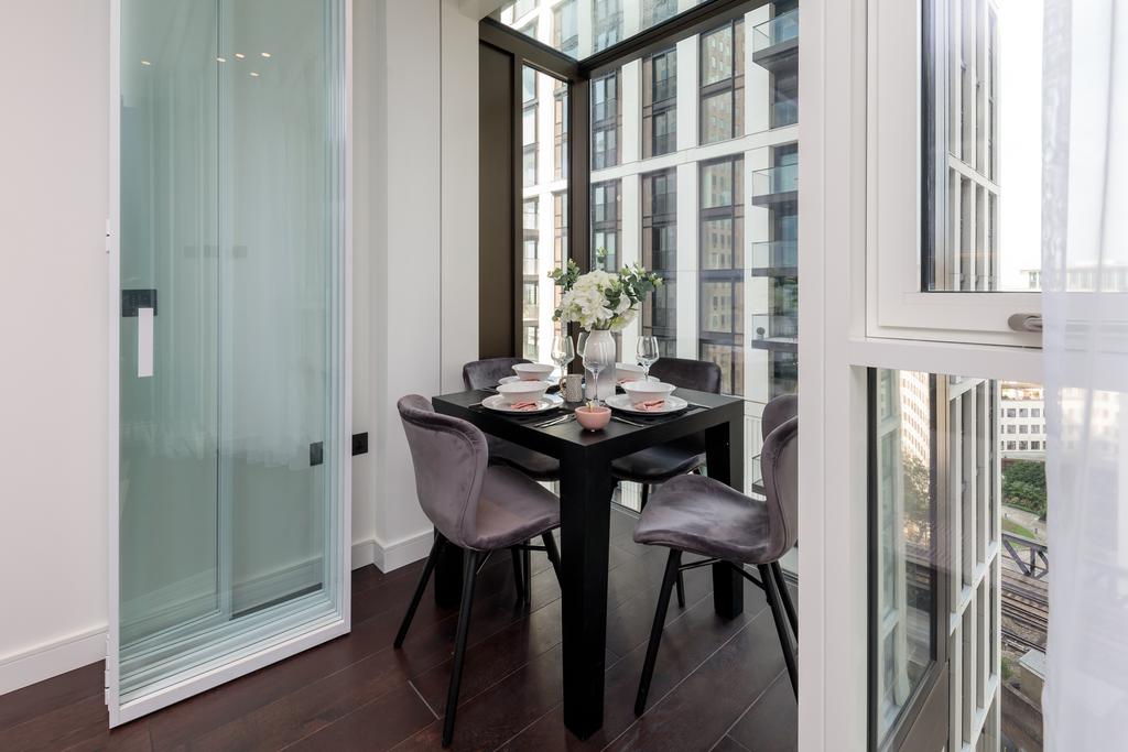 8 Casson- show flat (13).jpg