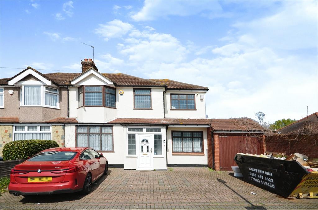 Jubilee Avenue, Romford, Essex, RM7 4 bed semidetached house £2,500