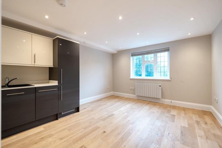 High Street Banstead SM7 1 bed apartment £1,250 pcm (£288 pw)