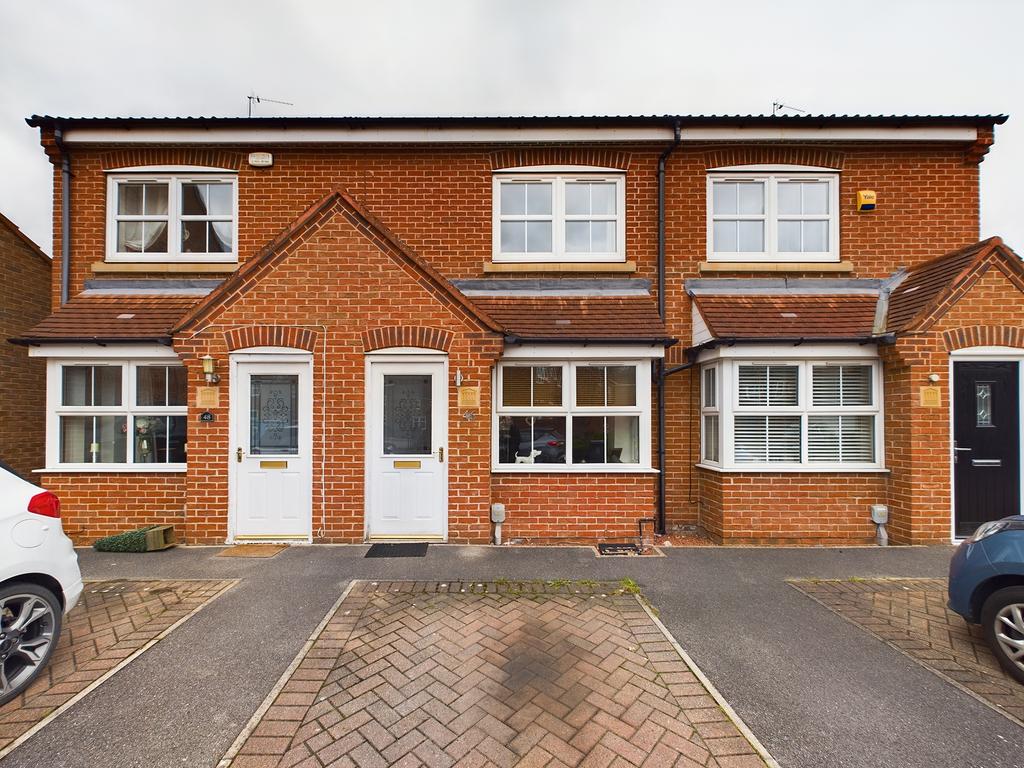 Shinewater Park, Kingswood, HU7 2 bed terraced house £140,000