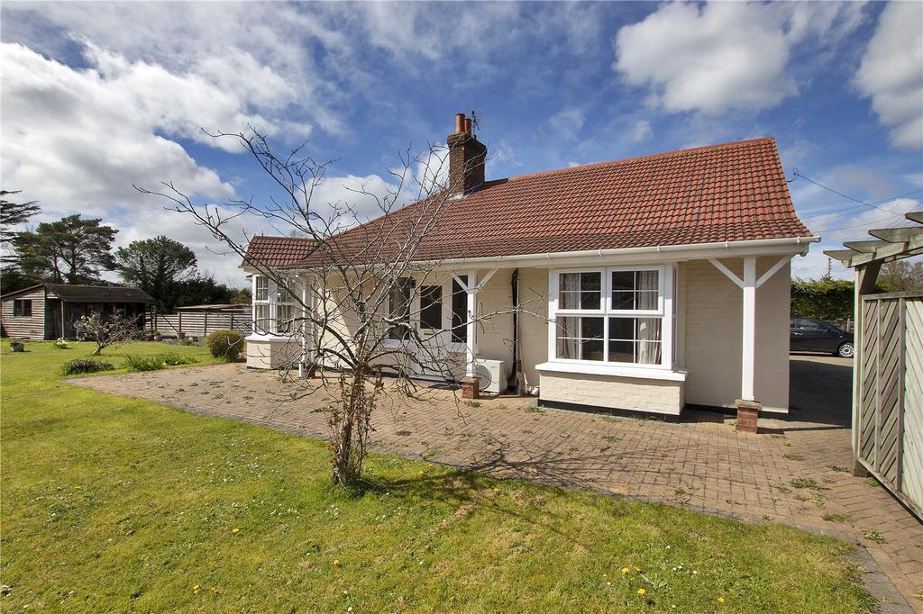 Main Road, Longfield Hill, Longfield, Kent, DA3 3 bed bungalow for sale