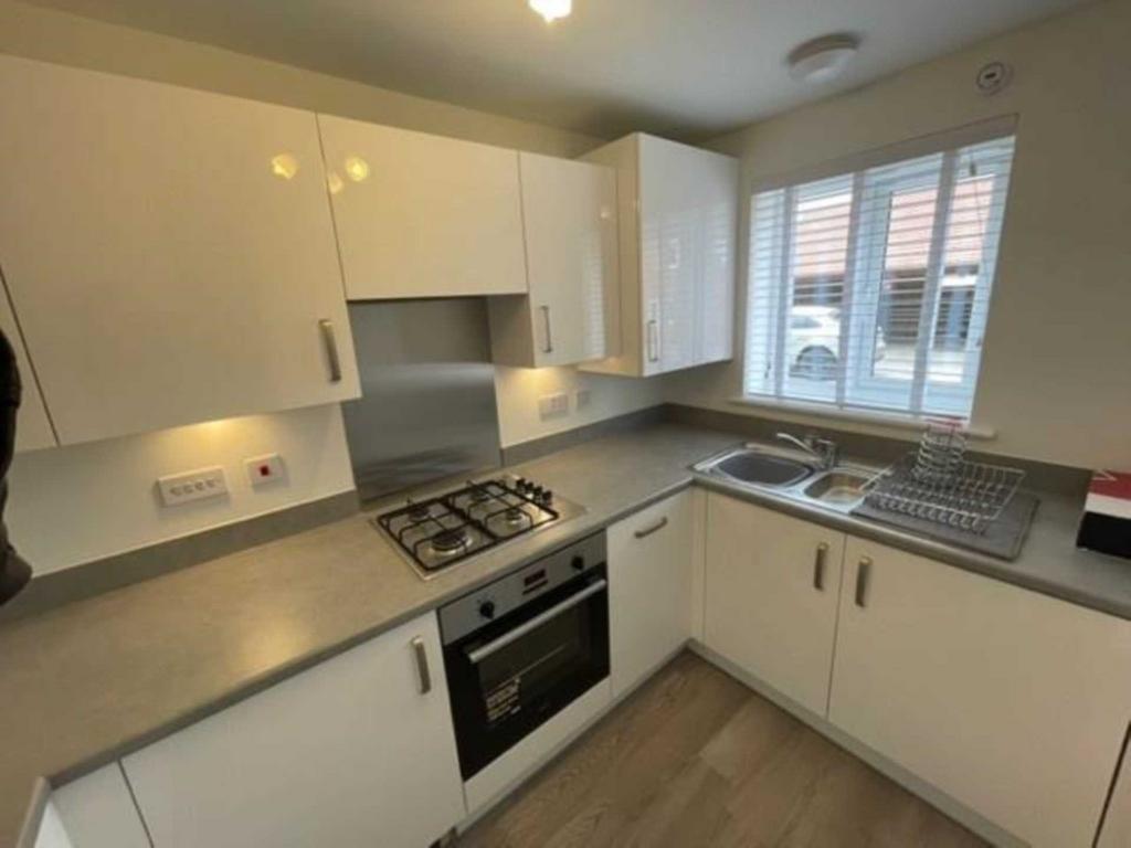 Bridgeman Way, Lichfield 2 bed semidetached house £1,050 pcm (£242 pw)