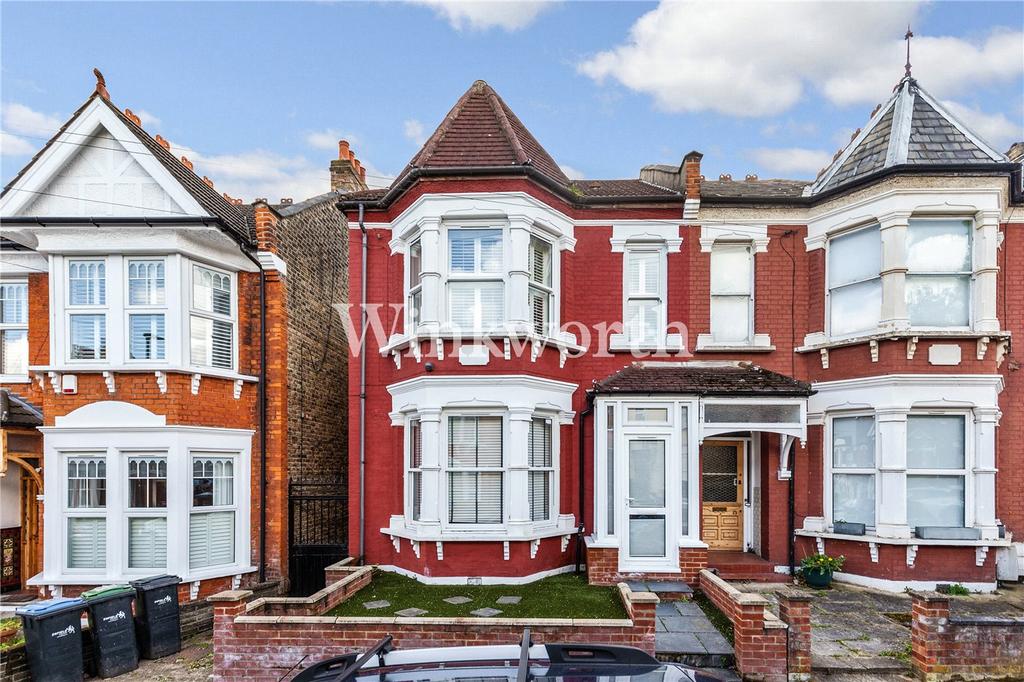 Windsor Road, London, N13 4 bed semidetached house £3,000 pcm (£692 pw)