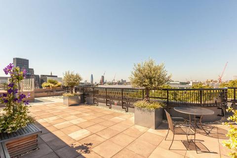 Studio to rent - Charterhouse Square, Clerkenwell, London, EC1M