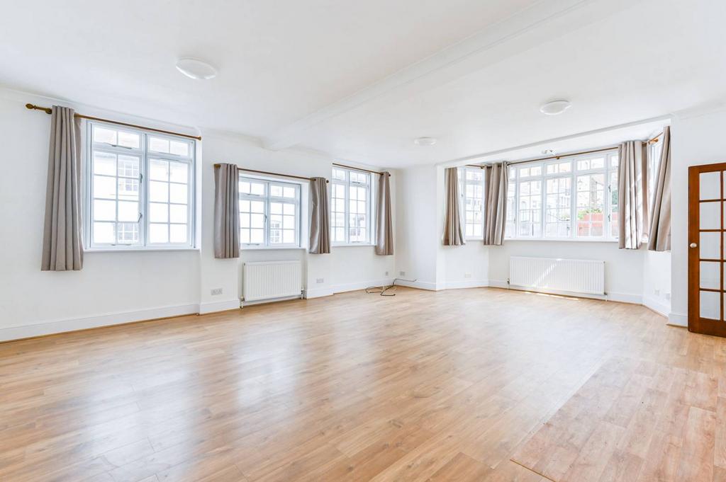 West Street, Harrow on the Hill... 3 bed flat £2,800 pcm (£646 pw)