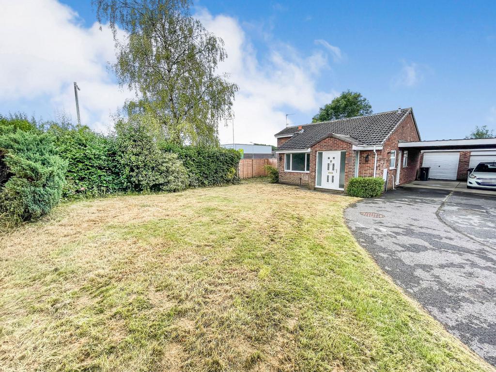Oakfield Crescent, Bowburn, Durham... 3 bed bungalow £170,000