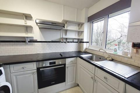 1 bedroom flat for sale, Merrylands Court, Great Bookham KT23