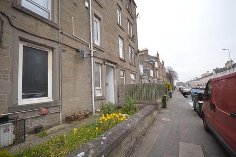 1 bedroom flat to rent, Clepington Road, Coldside, Dundee, DD3