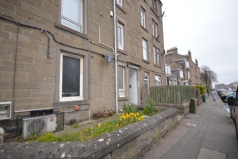 1 bedroom flat to rent, Clepington Road, Coldside, Dundee, DD3