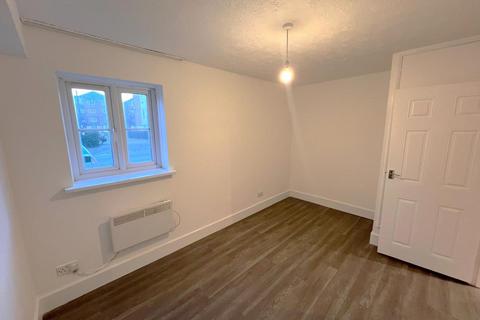 1 bedroom flat to rent, Tennyson Close, Enfield