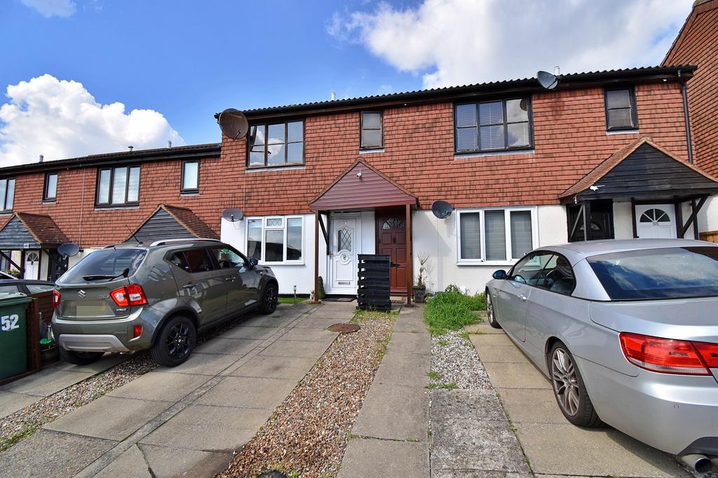 Stapleford Close, Chingford, London. E4 6XS 1 bed £249,995