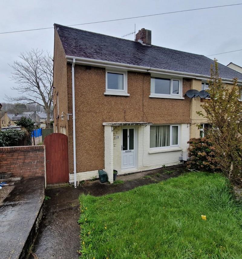 Heol Y Wern, Waunceirch, Neath. SA10 7SB 3 bed semidetached house £