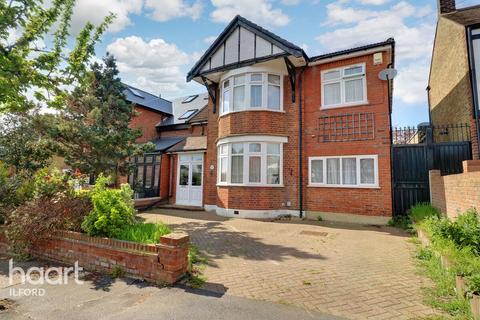 32 Rochester Gardens, Ilford, IG1 3LZ