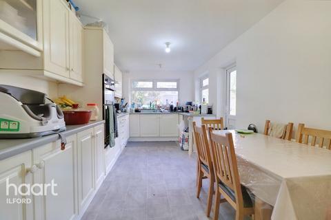 32 Rochester Gardens, Ilford, IG1 3LZ