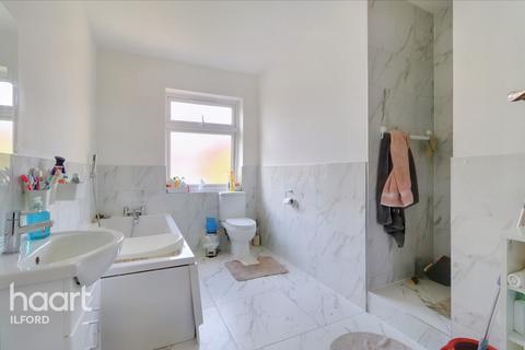32 Rochester Gardens, Ilford, IG1 3LZ