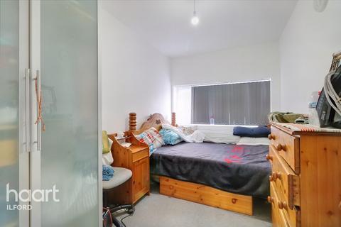 32 Rochester Gardens, Ilford, IG1 3LZ