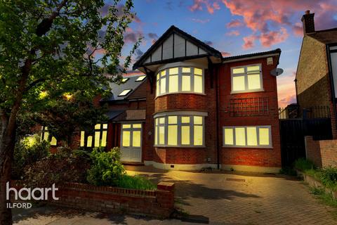 32 Rochester Gardens, Ilford, IG1 3LZ