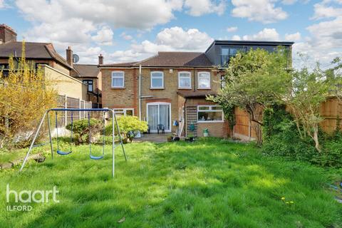 32 Rochester Gardens, Ilford, IG1 3LZ