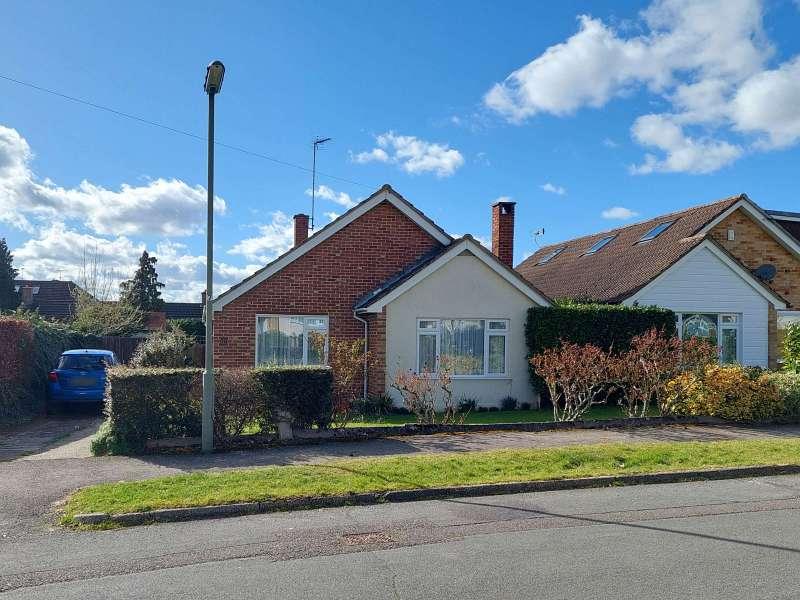 The Garstons, Great Bookham KT23 3 bed bungalow for sale £575,000