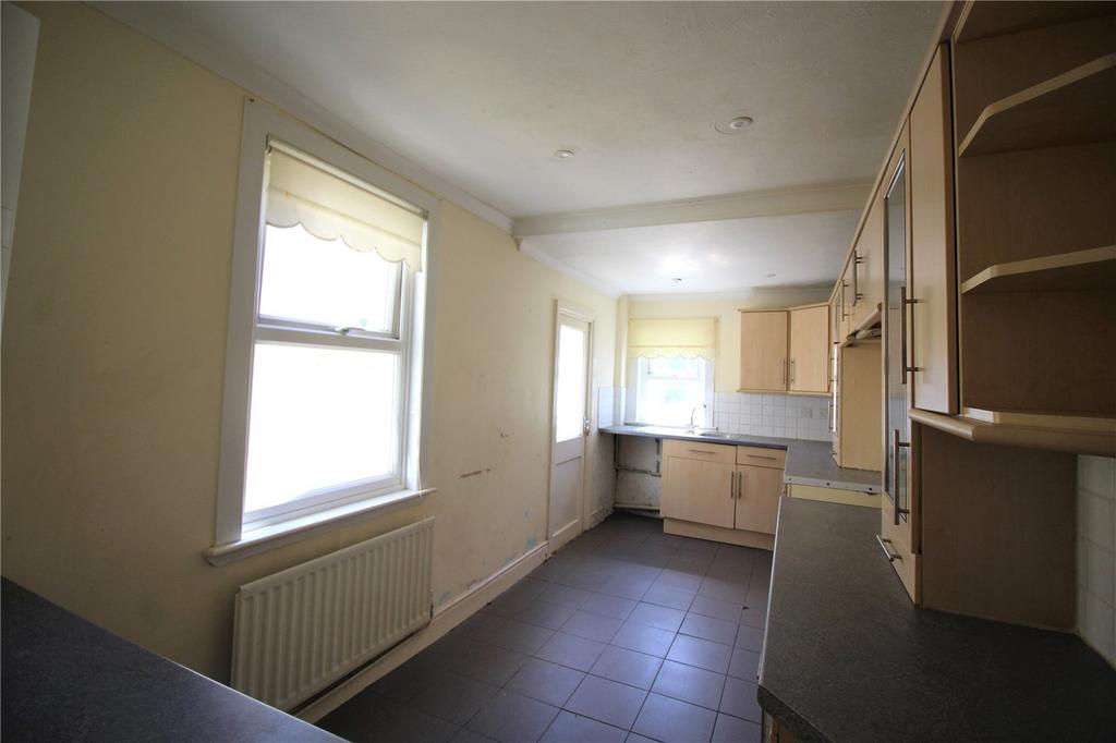 Linden Road, Gillingham, Kent, ME7 4 bed terraced house £1,300 pcm (£300 pw)