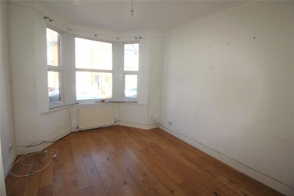 Linden Road, Gillingham, Kent, ME7 4 bed terraced house £1,300 pcm (£300 pw)