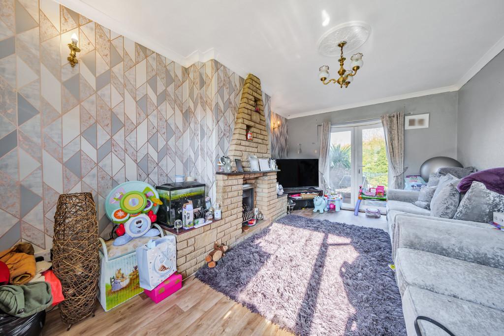 35 Upton Road, Kidderminster 3 bed semidetached house for sale £185,000