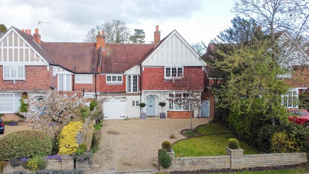 Elm Park Road, Pinner HA5 4 bed semidetached house for sale £1,625,000