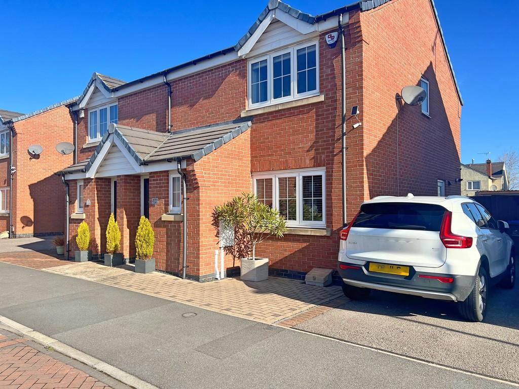 Lancaster Gardens, Holbrooks, Coventry, CV6 6HF 3 bed semidetached