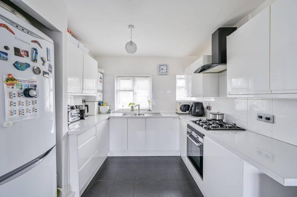 Windsor Road, Thornton Heath, CR7 2 bed terraced house for sale £325,000