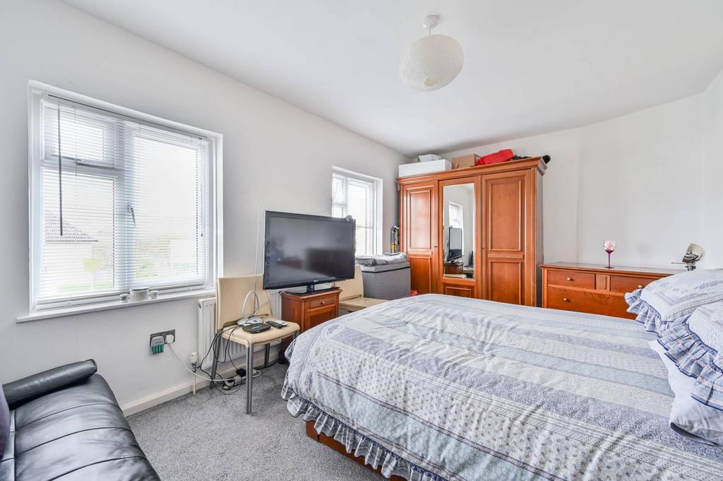Windsor Road, Thornton Heath, CR7 2 bed terraced house for sale £325,000