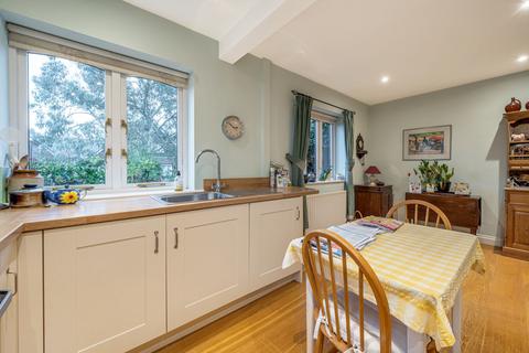 2 bedroom bungalow for sale, Springfarm Road, Haslemere, West Sussex, GU27